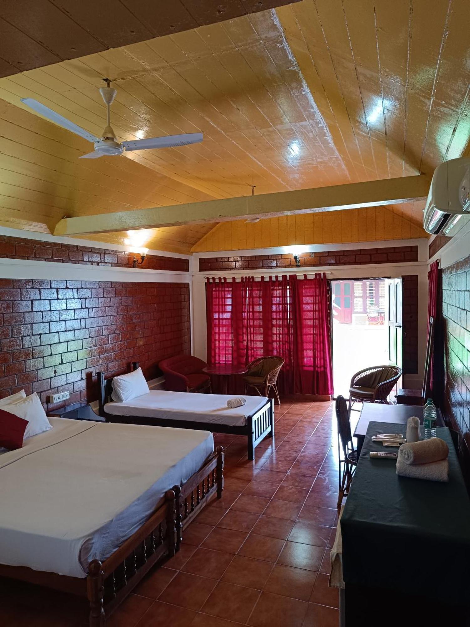 Hill View Beach Resort Варкала Экстерьер фото